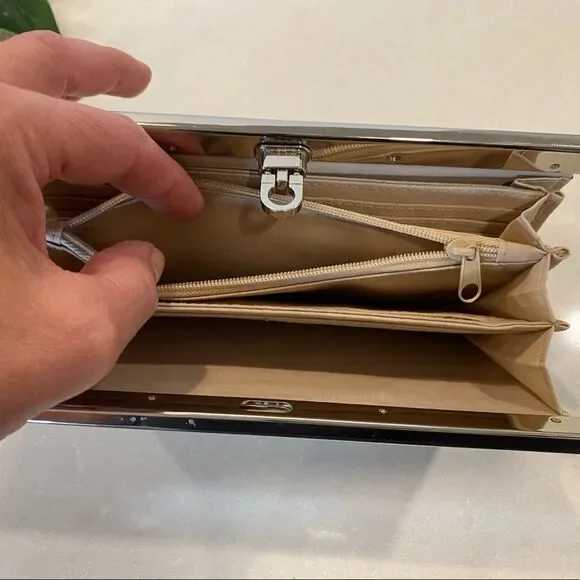 Clutch faux Alligator leather. 4 compartments 12 credit cards & zipper f… - Picture 13 of 14